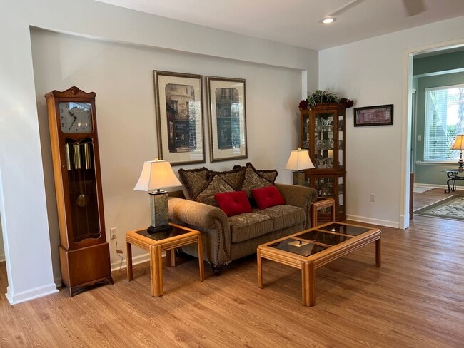 Building Photo - Two-Bedroom, Two-Bath Unfurnished Home in Sun City