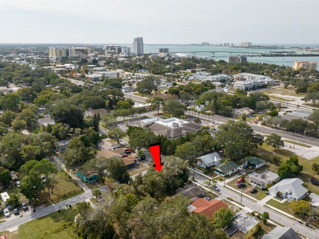 Building Photo - 901 Vine Ave