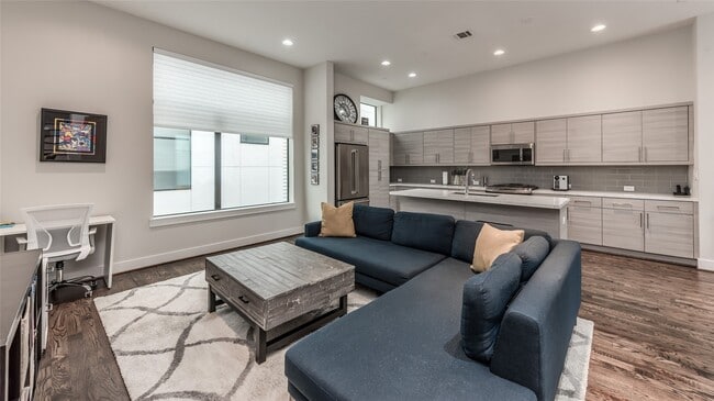 Building Photo - 1004 California St