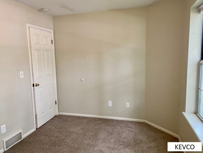 Building Photo - Fantastic Single Family Home, Ready to Make Home!