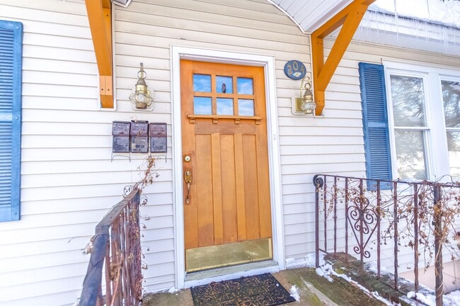 Building Photo - 204 Alsace St