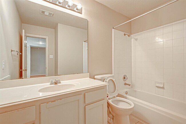 Building Photo - 12419 Shadycrest Dr