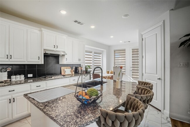 Building Photo - 4424 English Maple Dr