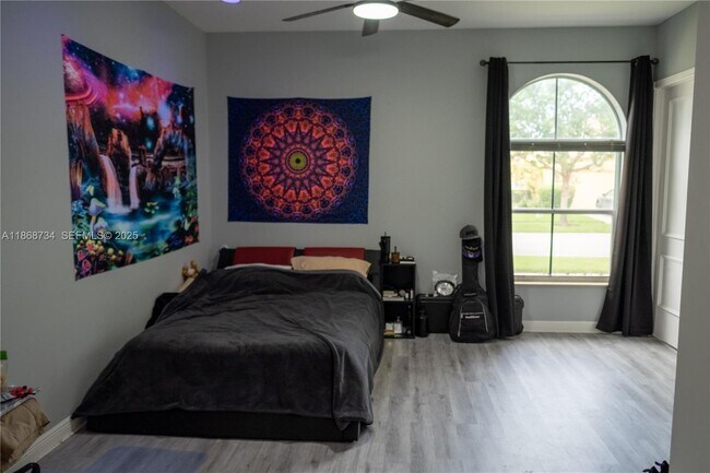 Building Photo - 9350 Via Classico W