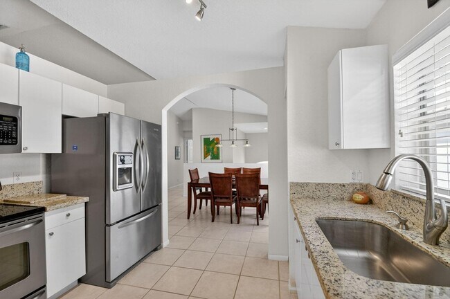Building Photo - 7910 Laina Ln