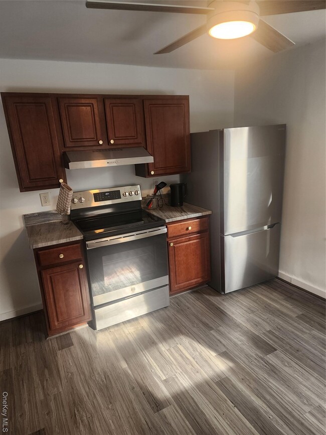 Building Photo - 20 S Elm St