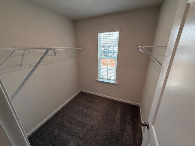 Building Photo - Brand New home in York!