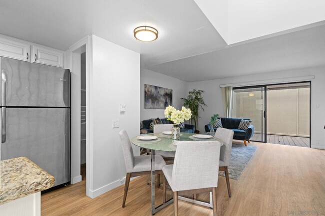 Building Photo - Upgraded 1 Bedroom, 1 Bath Townhome in Pri...