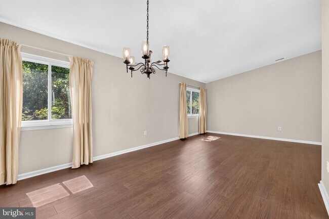 Building Photo - 6 Youngs Farm Ct