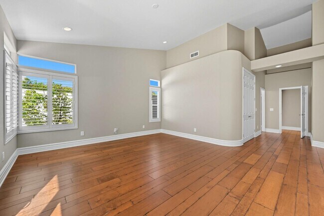 Building Photo - 4911 Amador Dr