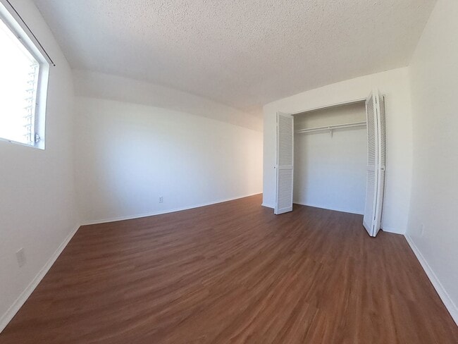 Building Photo - Waiau - 2 bedroom/2 bathroom townhouse with 1 assigned parking