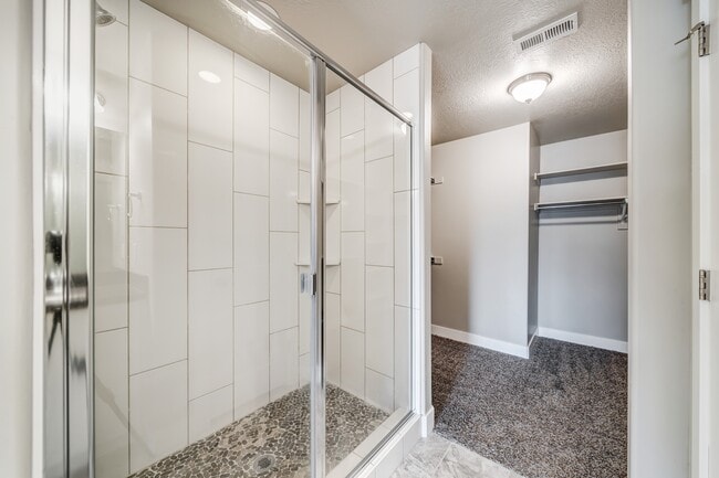 Building Photo - 4415 W Glendon Dr