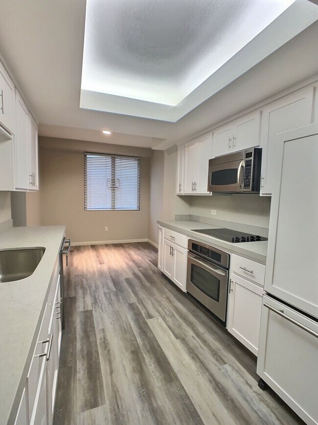 Building Photo - Huge 2 Bedroom/2 Bath Condo at Park Townsend in Downtown San Jose