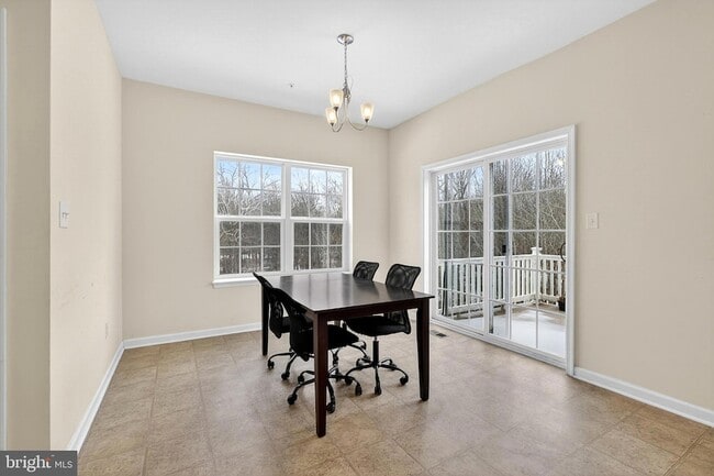 Building Photo - 48 Munro Rd