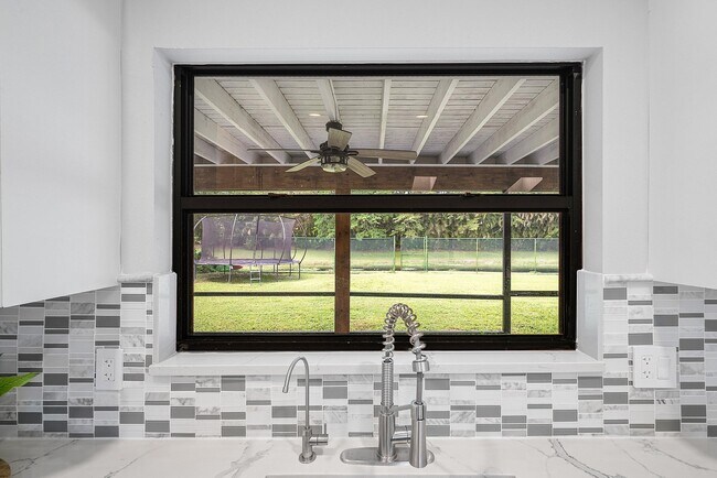 Building Photo - 1252 Raintree Ln