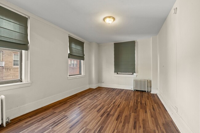 Building Photo - 1 Bedroom Unit Available at Arts Condomini...