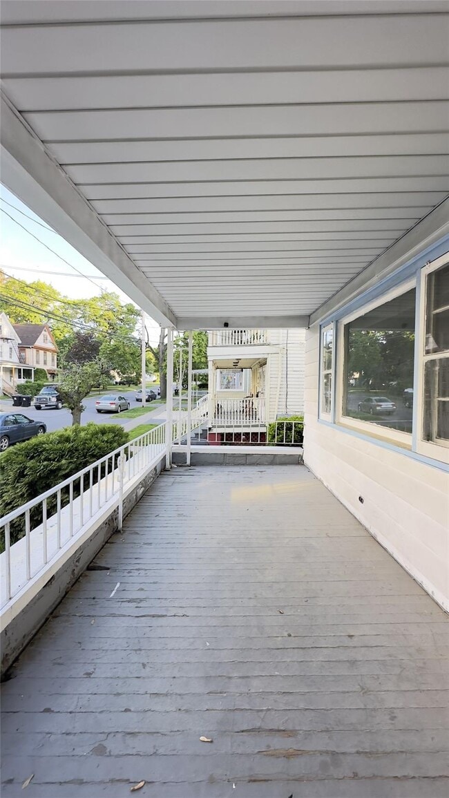 Building Photo - 107 S Cherry St