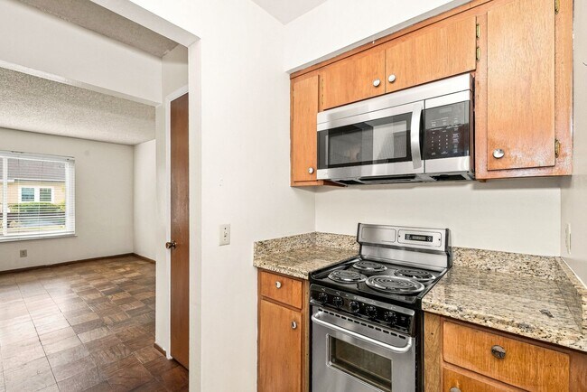 Building Photo - 2727 McGee Ave