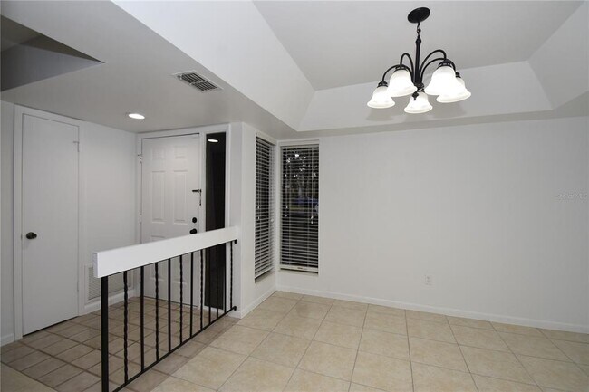 Building Photo - 11 Surrey Ct