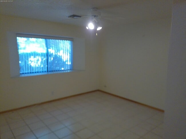 Building Photo - 1771 Miramar Dr
