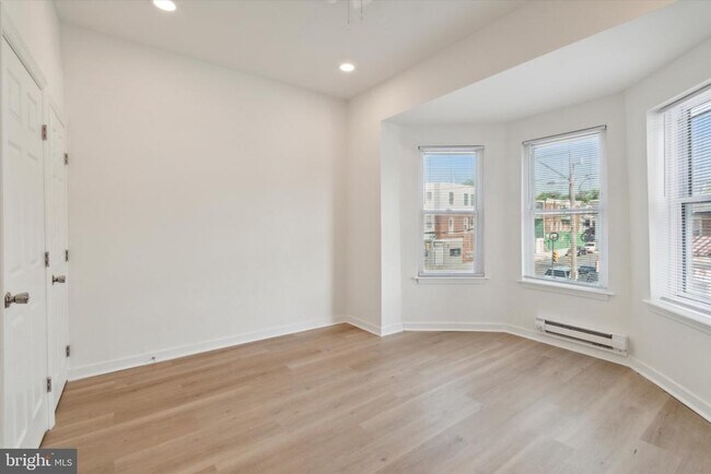Building Photo - 5554 Lansdowne Ave