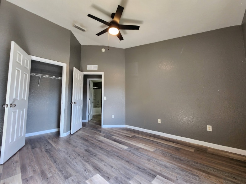 Building Photo - 4962 SW 45th Cir