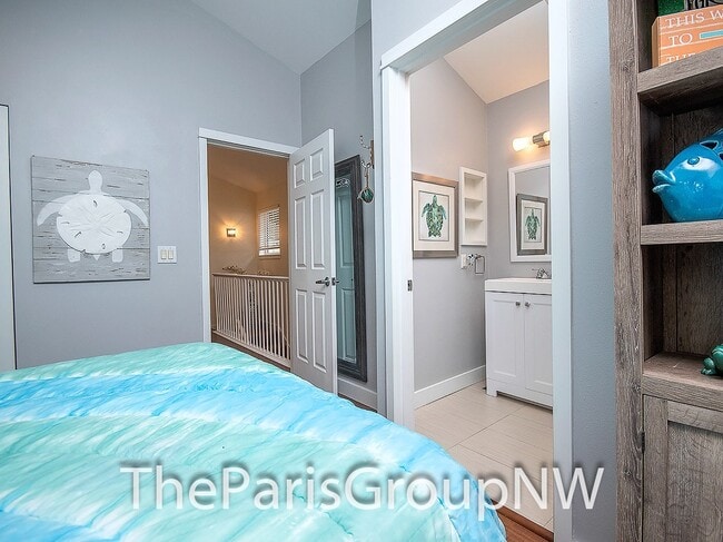 Building Photo - Exceptional Kirkland TH – Gorgeous Upgrade...