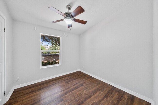 Building Photo - Escondido -Beautiful San Pasqual area ,Spa...