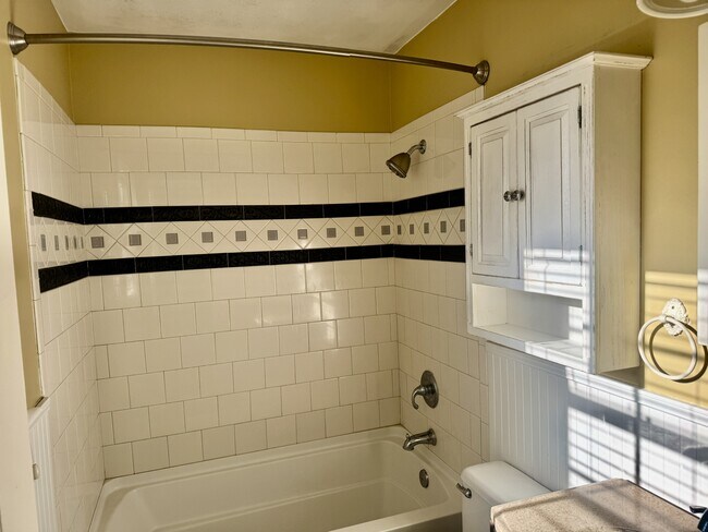 Building Photo - 107 Plantation Blvd