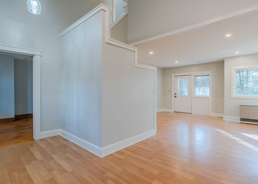 Building Photo - 8 Western Ave