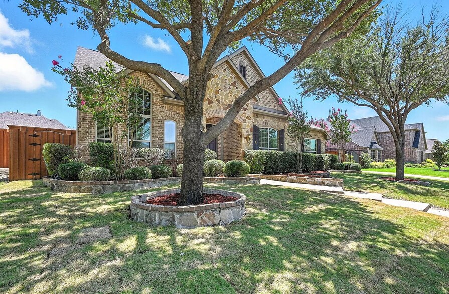 Building Photo - Room in House on Smoke Tree Dr