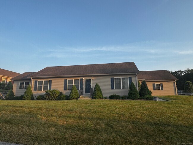 Primary Photo - 16 Oriole Dr