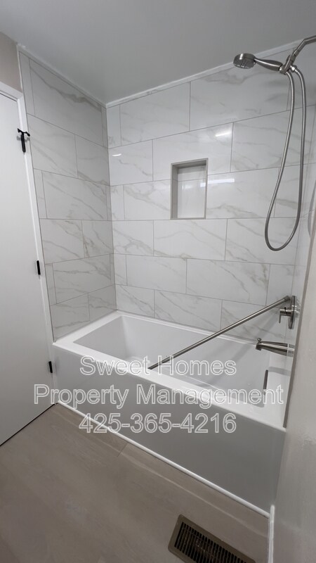 Building Photo - 5228 18th Ave SW