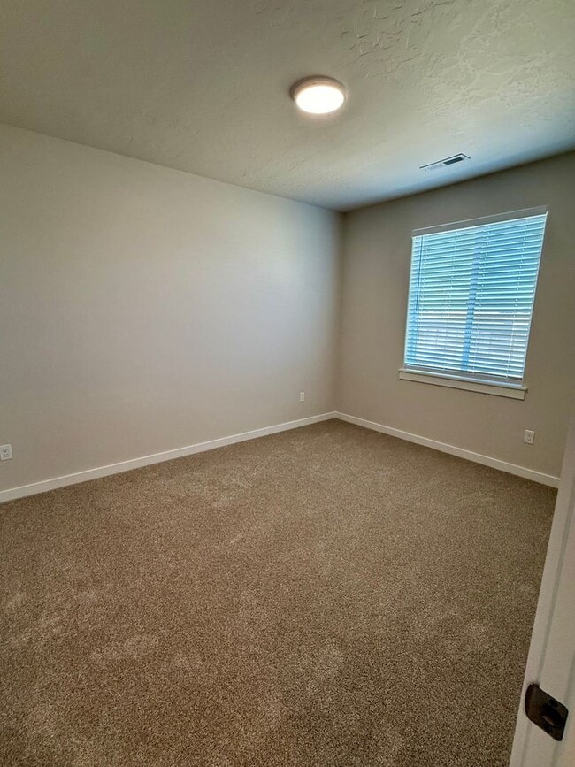 Building Photo - Welcome home! 4 bed 2 bath in Caldwell Idaho