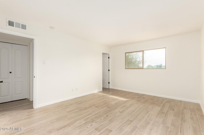 Building Photo - 5031 E Pershing Ave