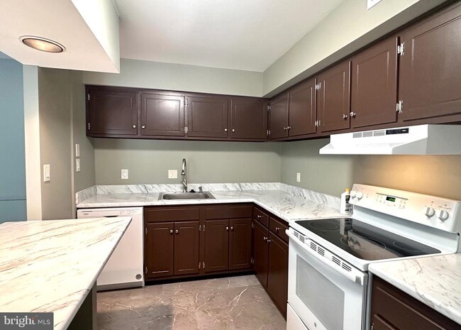 Building Photo - 53 Eisenhower Cir