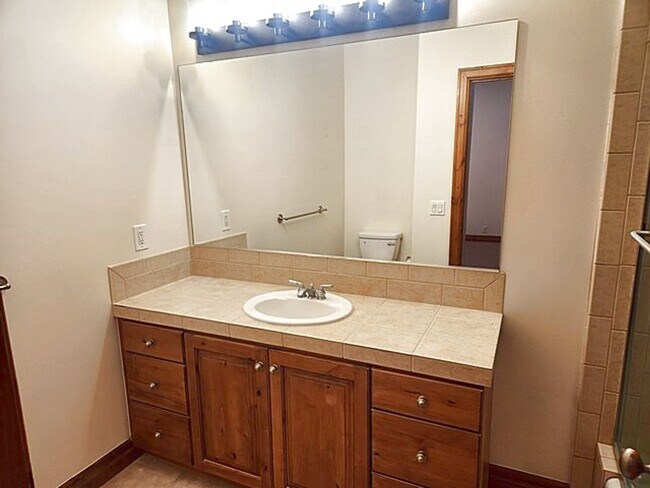 Building Photo - Beautiful Ranch Place Home