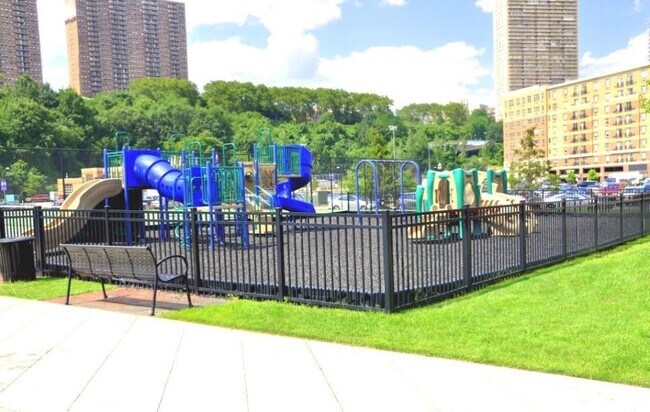 Building Photo - 26 Ave at Port Imperial