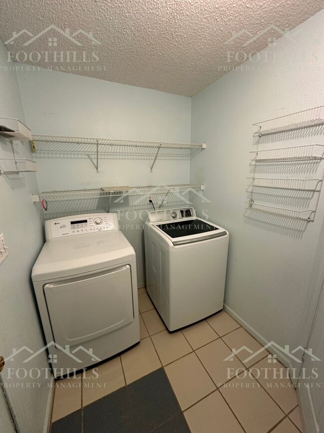 Building Photo - 3 Bedroom, 2 Bath Home near to Hwy 187 South