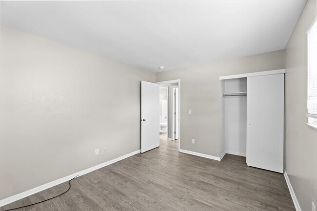 Building Photo - 1549 Oakland Park Ave