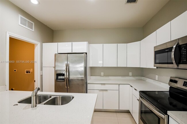 Building Photo - 2835 NW 14th St