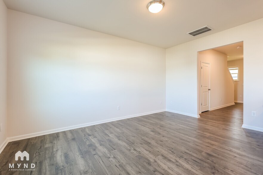 Building Photo - 10 Apricot Ln