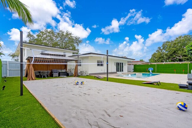 Building Photo - 1255 NE 199th St