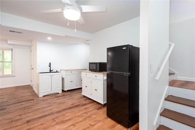 Building Photo - 512 Fieldwood Dr NW