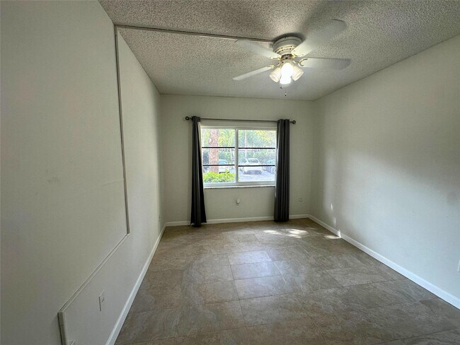 Building Photo - 50 SW 3rd Ave