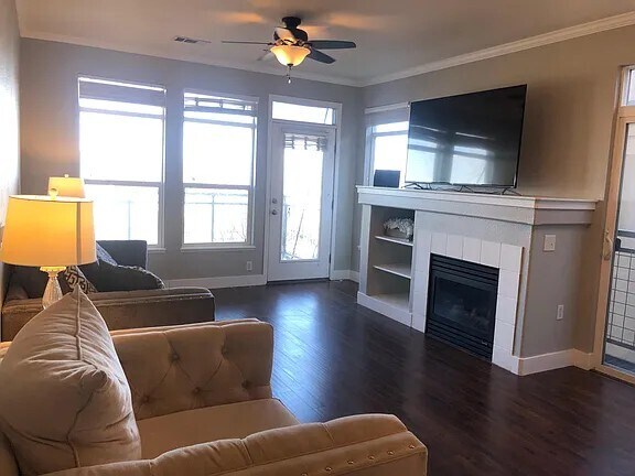 Building Photo - 10184 Park Meadows Dr