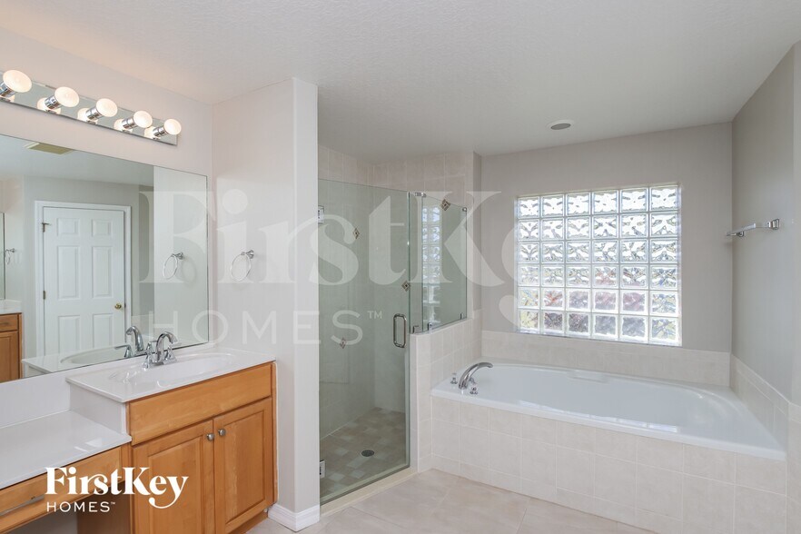 Building Photo - 1347 Armory Dr NE