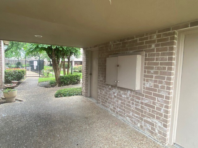 Building Photo - 2209 S Braeswood Blvd