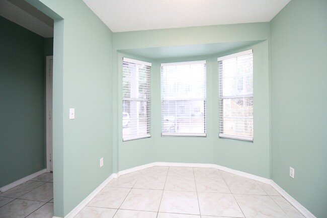 Building Photo - 2 bed 2 bath 1st floor condo near Pensacol...