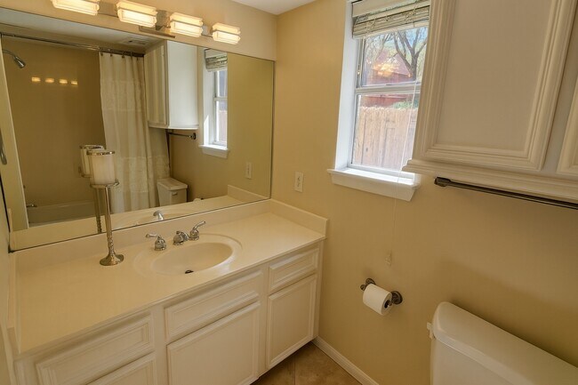 Building Photo - 317 Birdsall St